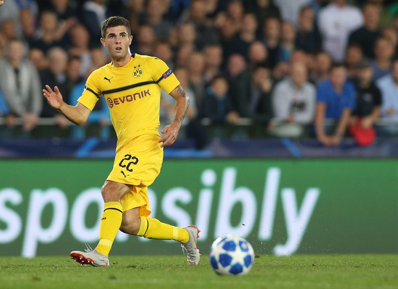 轻松写意!奥斯卡出战圣保罗联赛,下半场7分钟内传射建功.