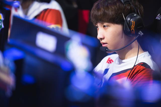 他不仅致力 他不仅致力